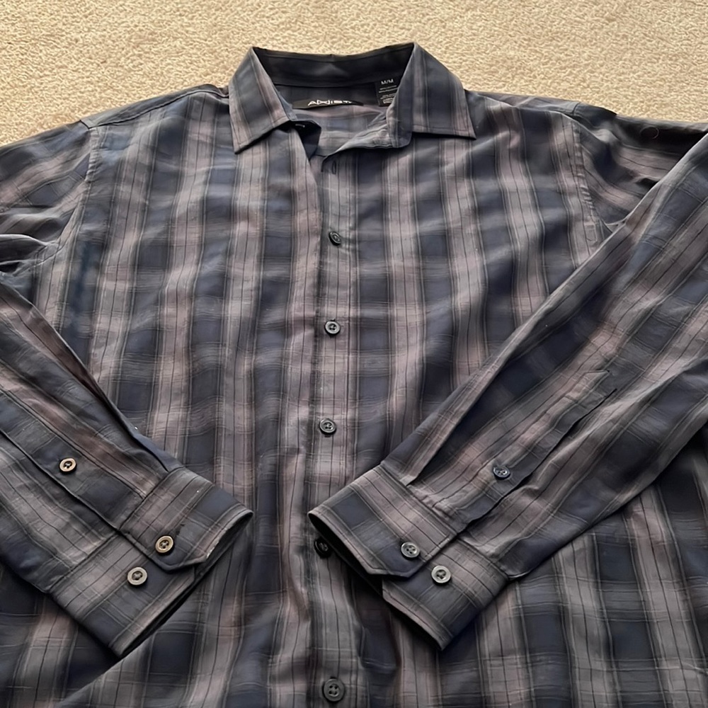 Axist Men’s button down long sleeve size Medium